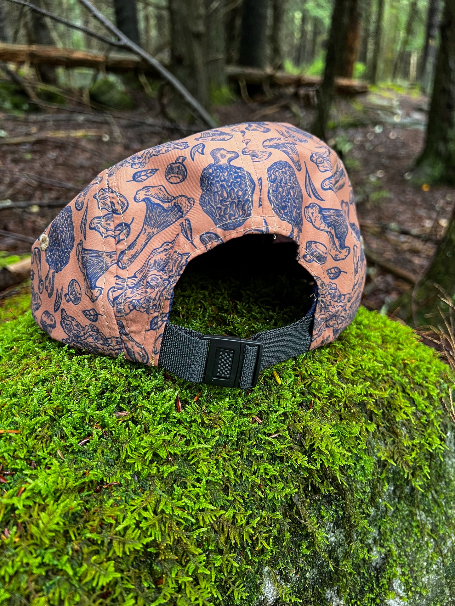 McClumsy Brown-Blue Mushroom Cap Back Nylon Clip